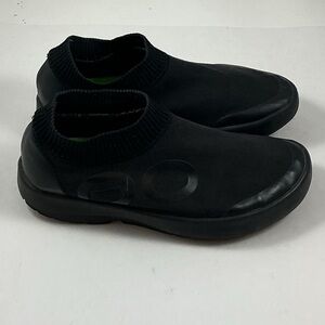 OOfos OOmg EEzee Low Black Knit Shoes Size 11.5